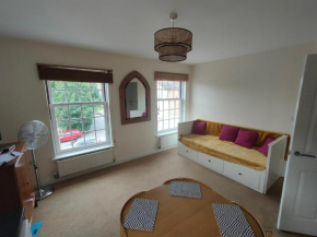 Central Taunton 2-bedroom apartment, great location!